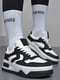 Кроссовки черно-белого цвета на шнуровке | 6725765 | фото 2