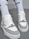 Кроссовки бело-серого цвета на шнуровке | 6725769