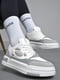 Кроссовки бело-серого цвета на шнуровке | 6725769 | фото 2