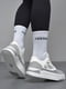 Кросівки біло-сірого кольору на шнурівці | 6725769 | фото 3