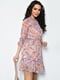 Платье шифоновое персикового цвета с разноцветными узорами | 6725810 | фото 2