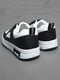 Кросівки чорно-білого кольору на шнурівці | 6725975 | фото 3