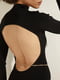 Черное приталенное платье с элегантным вырезом на спине и воротником-стойкой | 6729651 | фото 3