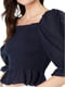 Укорочена блуза синього кольору з вирізом каре, широкими рукавами-воланами і рюшами | 6729711 | фото 3