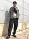 Джинсовая куртка-рубашка серого цвета на пуговицах, акцентрированная накладными карманами | 6729774 | фото 20