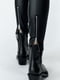 Эластичные облегающие брюки из экокожи черного цвета | 6729803 | фото 6