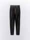 Эластичные облегающие брюки из экокожи черного цвета | 6729804 | фото 13