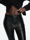 Эластичные облегающие брюки из экокожи черного цвета | 6729804 | фото 8