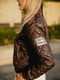 Стьобана курточка-бомбер коричневого кольору на блискавці | 6730590 | фото 7