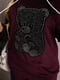 Велюровий костюм бордового кольору, декорований нашивкою зі страз: худі та джогери | 6730594 | фото 4