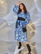 Синя сукня  в квітковий принт з рукавами вільного крою та поясом-кушаком | 6730640 | фото 3
