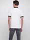 Белая футболка-поло в принт с контрастным воротником | 6726405 | фото 3