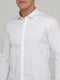 Белая рубашка с воротником-стойкой на скрытых пуговицах | 6726830 | фото 3
