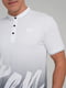 Хлопковая белая футболка-поло с принтом | 6727235 | фото 3