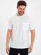 Базовая белая футболка с накладным карманом | 6728855 | фото 3