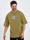 Оверсайз футболка цвета хаки с принтом | 6728880 | фото 5