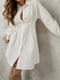 Біла сукня-сорочка на потайних гудзиках з плісованою талією | 6735594 | фото 2