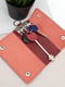 Красная кожаная ключница с карабинами на кнопках | 6735715 | фото 2