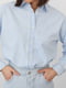Голубая джинсовая рубашка со спущенным плечом | 6736059 | фото 4
