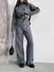 Костюм серый с ровными брюками и удлиненным свитером с разрезами в боках | 6759214 | фото 2
