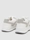 Серо-белые кроссовки на шнуровке | 6759369 | фото 4