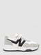 Бело-серые кроссовки с черными вставками | 6759379