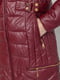 Бордовая куртка с капюшоном с меховой отделкой | 6759438 | фото 5