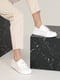 Белые кожаные кроссовки с застежкой-липучкой | 6759711 | фото 4