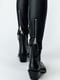 Эластичные облегающие брюки из экокожи черного цвета | 6729803 | фото 15
