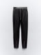 Эластичные облегающие брюки из экокожи черного цвета | 6729803 | фото 17