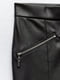 Эластичные облегающие брюки из экокожи черного цвета | 6729803 | фото 18