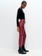 Эластичные облегающие красные брюки из экокожи | 6759906 | фото 4