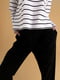 Чорні укорочені штани на резинках | 6749530 | фото 3