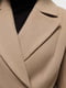 Демісезонне бежеве пальто з англійським коміром та поясом | 6761101 | фото 3