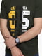 Бавовняна футболка кольору хакі з принтом | 6758328 | фото 2