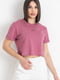 Укорочена рожева футболка з написом та закотами на рукавах | 6764138