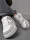 Кросівки біло-сірого кольору на шнурівці | 6769277