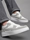 Кросівки біло-сірого кольору на шнурівці | 6769277 | фото 2
