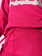 Рожевий костюм: туніка оверсайз з написом Barbie і розкльошені штани | 6769770 | фото 4