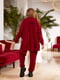 Бордовий костюм з лампасами: подовжена толстовка та джогери | 6768320 | фото 4