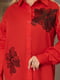 Червона подовжена оверсайз сорочка з квітковим принтом | 6768471 | фото 2