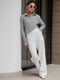 Пуловер-поло сірого кольору з білим кантом | 6775165 | фото 2