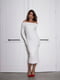 Біла сукня-міді з відкритими плечима силуетного крою | 6775255 | фото 4