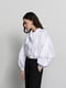 Біла блуза з об’ємним рукавом та ефектним коміром | 6777942 | фото 4