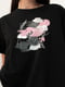 Черная трикотажная футболка свободного кроя с ярким принтом | 6777992 | фото 2