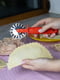 Ніж-ролик фігурний зубчастий для тіста та вирізання чебуреків (Ø65х185 мм) | 6777574 | фото 2