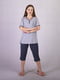 Трикотажна піжама: сіра футболка і сині капрі | 6780281 | фото 2