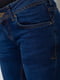Темно-синие джинсы заниженной посадки с потертостями | 6781856 | фото 5