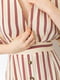 Полосатое платье А-силуэта с отлетным поясом-завязкой | 6782069 | фото 5