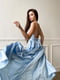 Вечернее шелковое голубое платье с разрезом спереди | 6782159 | фото 3